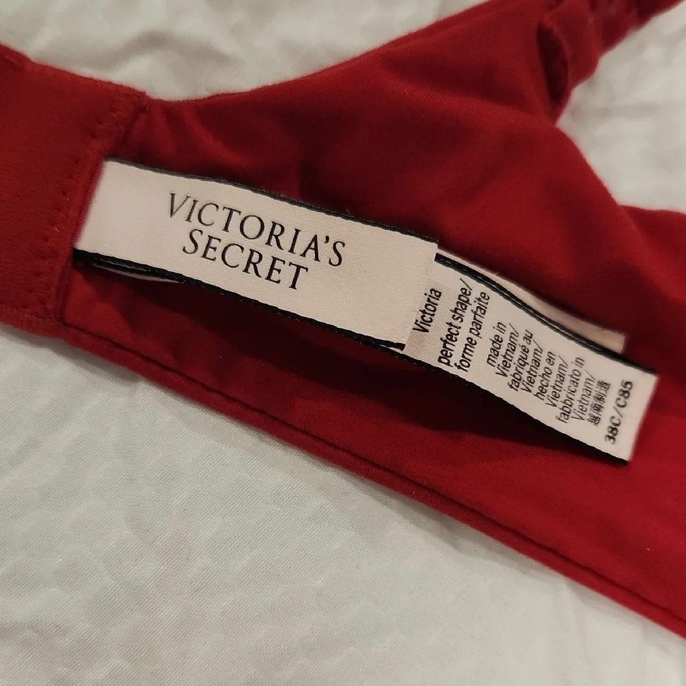 Victoria's Secret Red Lace Underwire Bra - Picture 5 of 6
